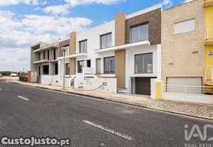 Casa T3 em Silveira de 183,00 m²