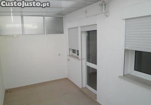 T2 perto de Hospital dos Covões, Escola de Enfermagem, Escola Inês de Castro, IC 2 e Fórum Coimbra