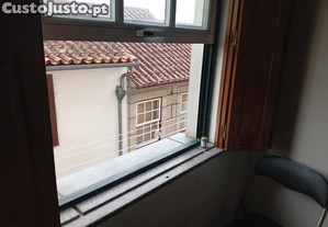 Quartos individual em T4 , para jovem menina, perto da ESEV e do Rossio de Viseu