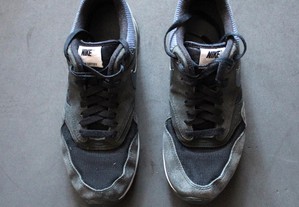 Sapatilhas Nike Escuras