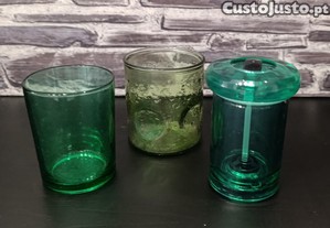 Utenslios cozinha, vidro verde, formado por 2 copos e 1 moinho de pimenta novo