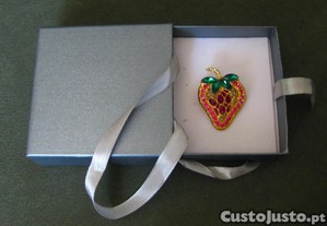 Alfinete / Broche / Pregadeira Morango NOVO