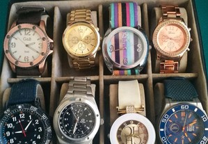 Lote de relógios em caixa