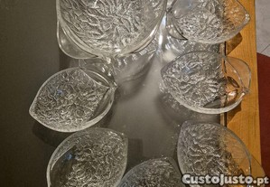 Fruteira e taças em vidro martelado