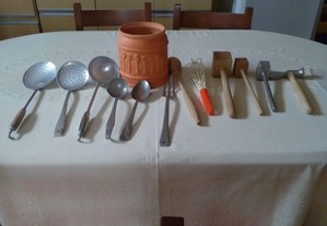 Conjunto de utensílios de cozinha mais de 80 anos