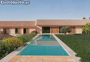 Moradia T2+3 com projecto de renovao aprovado | Terreno 12.000m2 | Vista Mar | Anexos
