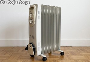 Radiador / Aquecedor elétrico (a óleo) com rodas