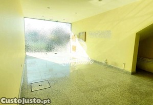 [240-N-25607] Loja com 111m² em Aguçadoura