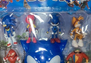 Máscara e figuras Sonic