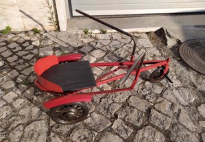 Carrinho, triciclo antigo de remar