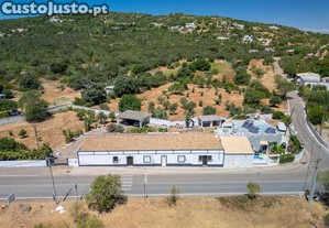 Encantadora Moradia com 7 Divisões em Parragil Loulé com Vista Campestre