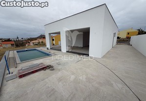 Moradia térrea t3 com piscina no porto santo