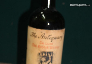 Whisky "The Antiquary" com selo da Guiné anos 60,