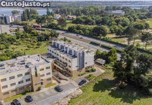 Apartamento T3 Com 2 Garagens - Meadela