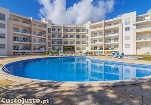 T1 c/ piscinas, jardim, Ar condicionado e estacionamento