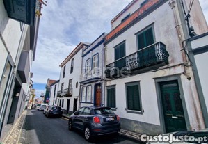 Moradia T4 No Centro De Ponta Delgada.