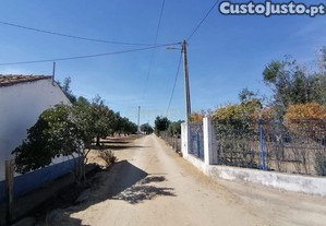 Quintinha nas Courelas da Toura com viabilidade de construo e projeto aprovado.