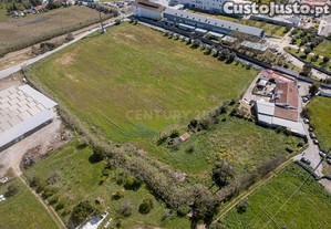 Terreno Rstico para Lotear Urbano, com 2,5 ha, junto ao Polo dos Lees em vora