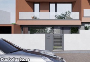 Moradia T3 Geminada Em Castelões