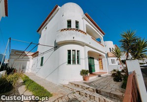 Em Vale De Vargo-serpa-beja, Com 2 Pisos E Sótão Com Garagem, Quintal, Jardim E Terraço .