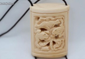Netsuke Inro Esculpido à Mão Caixa com Rã ou Sapo
