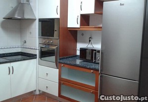 Quarto a menina jovem