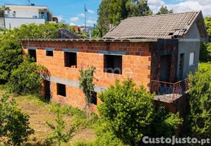 Terreno Urbanizável Com Moradia Em Barbudo,...