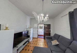 Moradia bi-familiar com enorme potencial