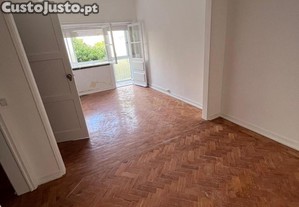 Apartamento T2 à Em Pendão ***open House: 07 Outubro***