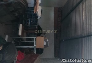 Loja-armazém Na Quinta Da Pigarça Cuba-imóvel Ocupado | Não Disponível Para Visitas Com Cerca De 180 M2