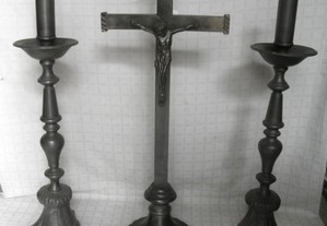 Crucifixo Par Castiçais Estanho