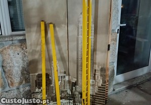 Expositor metal amarelo