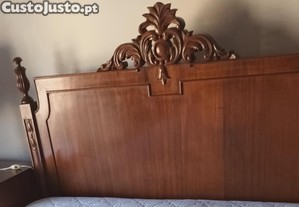 Cama de casal 1.80x1.35 c/estrado e colch�o em bom estado