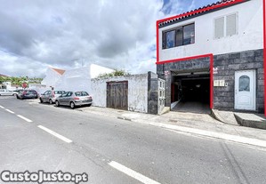 Prdio em Propriedade Horizontal com Dois Apartamentos T1   Excelente Oportunidade de Investimento