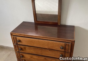 Cômoda Clássica com 4 Gavetas e Espelho