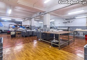 Loja/ Armazém Para Comércio E Pequena Industria...