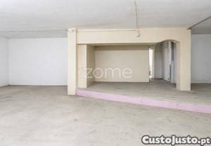 Armazém Em Cave Com 160M ² E Logradouro...