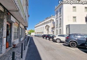 Loja com Potencial Incrível em Campo de Ourique - Oportunidade Única em Lisboa!