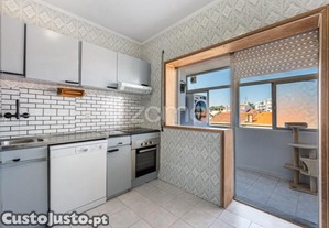 Apartamento T2+1 Com Varanda E Garagem - Forno,...
