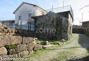 Moradia T2 Para Recuperar - Santa Marta - Penafiel
