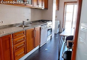 T1 Mobilado junto ao Glicinias