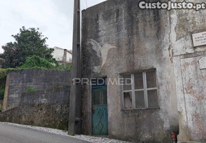 Moradia t6 para reconstrução total em pragança cadaval