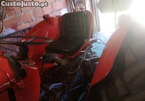 Trator Massey Fergusson 135