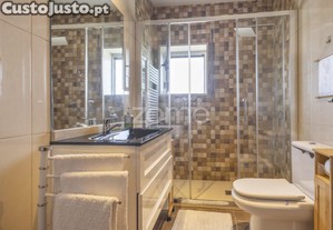 T2 Com Varanda, Garagem E Arrumos|Condominio...