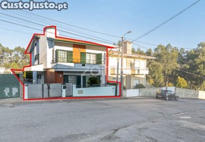Moradia T4 Com Pátio, Jardim E Garagem Em...