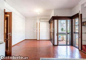 Apartamento T4 Com Varanda E Garagem Fechada,...
