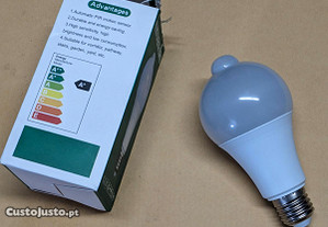 Lâmpada LED com sensor de movimento 12W