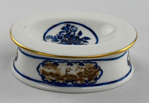 Saleiro oval, porcelana NG Instituto Português de Museus
