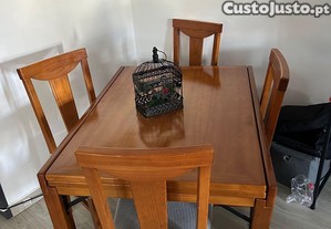 Mesa com 4 cadeiras