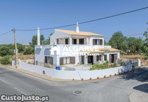 Excelente moradia V4 junto a todas as comodidades em Almancil, Algarve